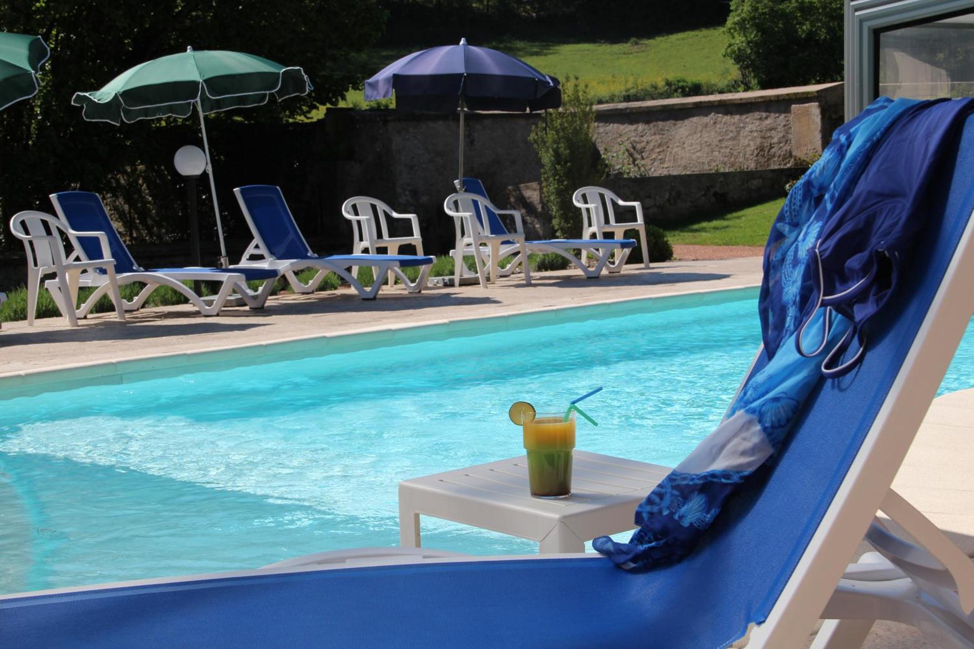 Logis Des Trois Maures Hotel Couches Екстериор снимка