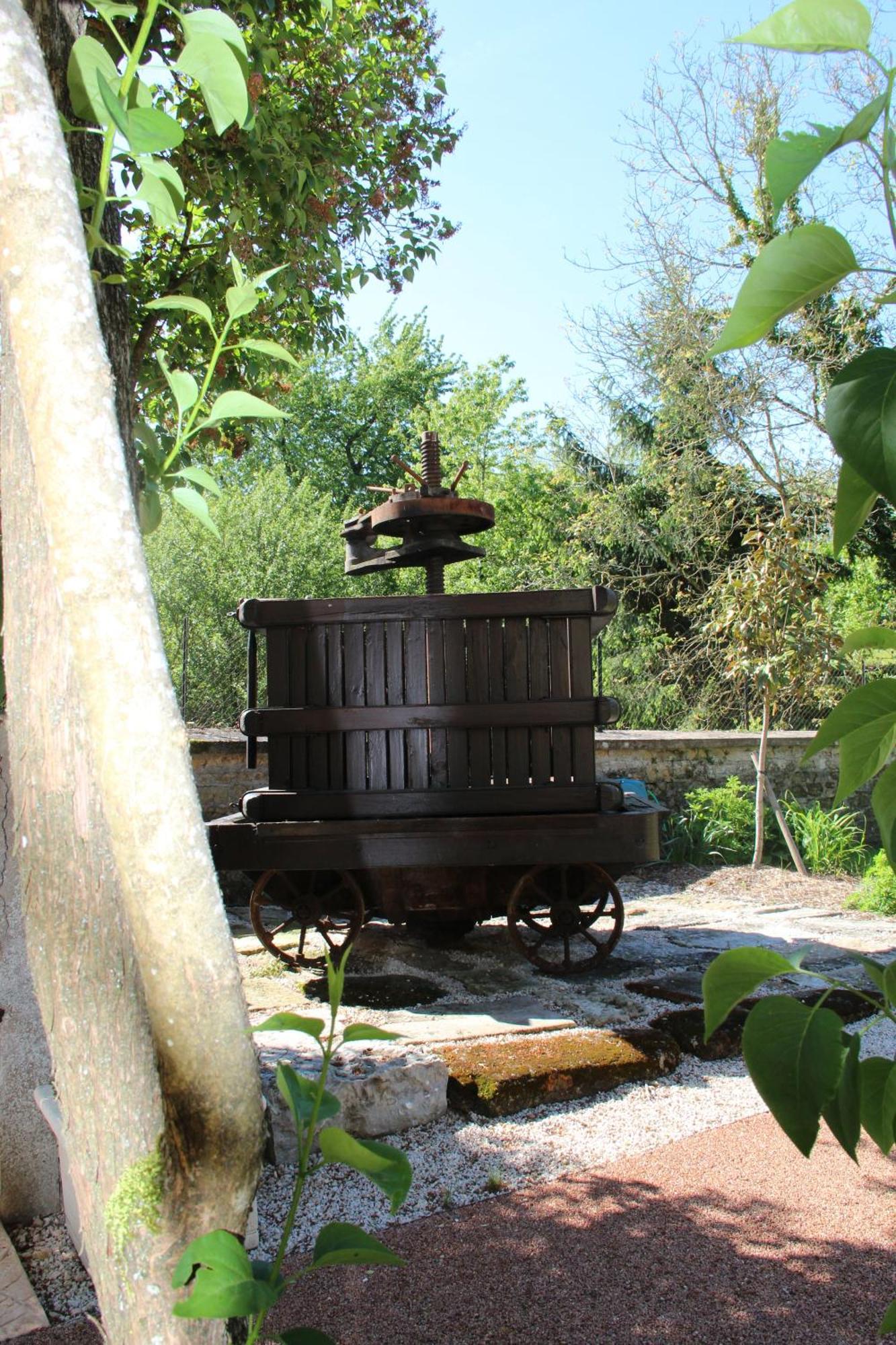 Logis Des Trois Maures Hotel Couches Екстериор снимка
