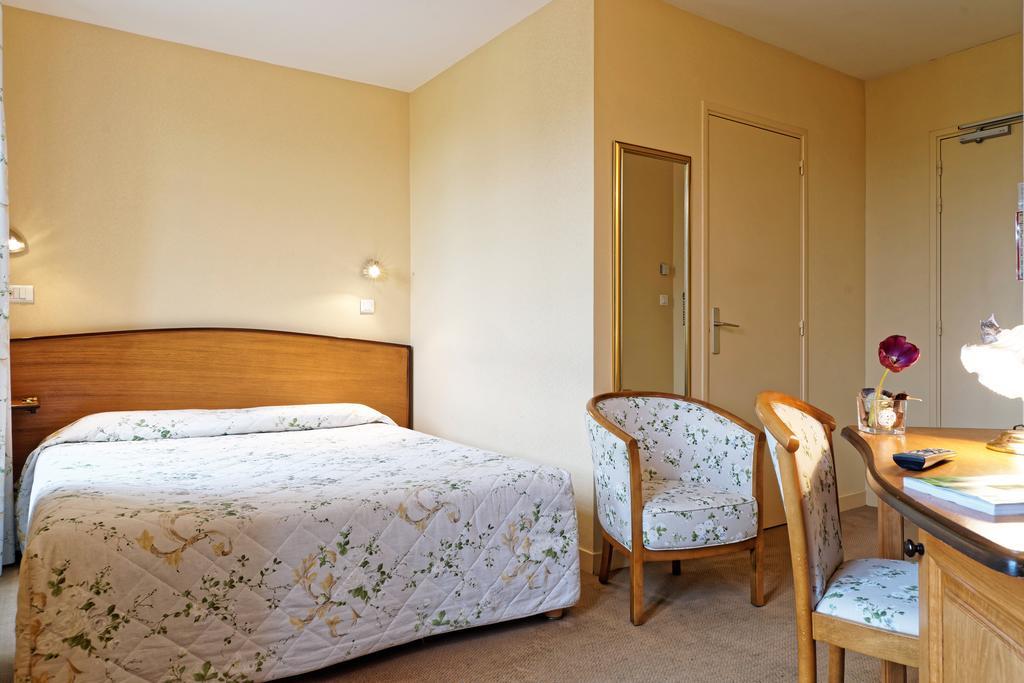 Logis Des Trois Maures Hotel Couches Екстериор снимка