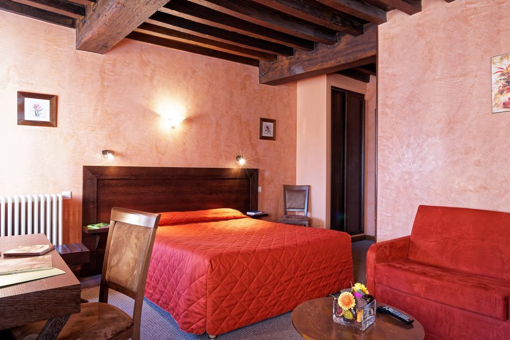 Logis Des Trois Maures Hotel Couches Екстериор снимка