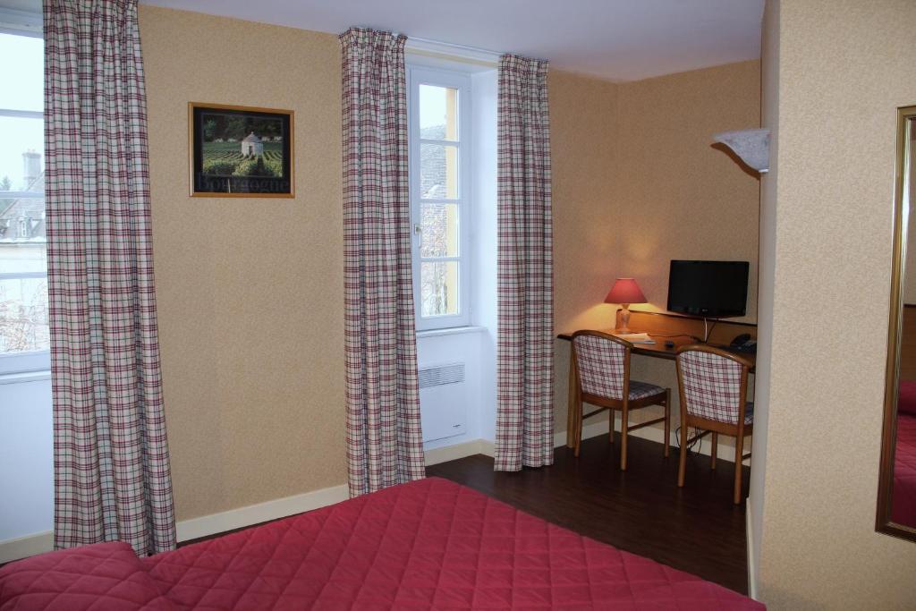 Logis Des Trois Maures Hotel Couches Стая снимка