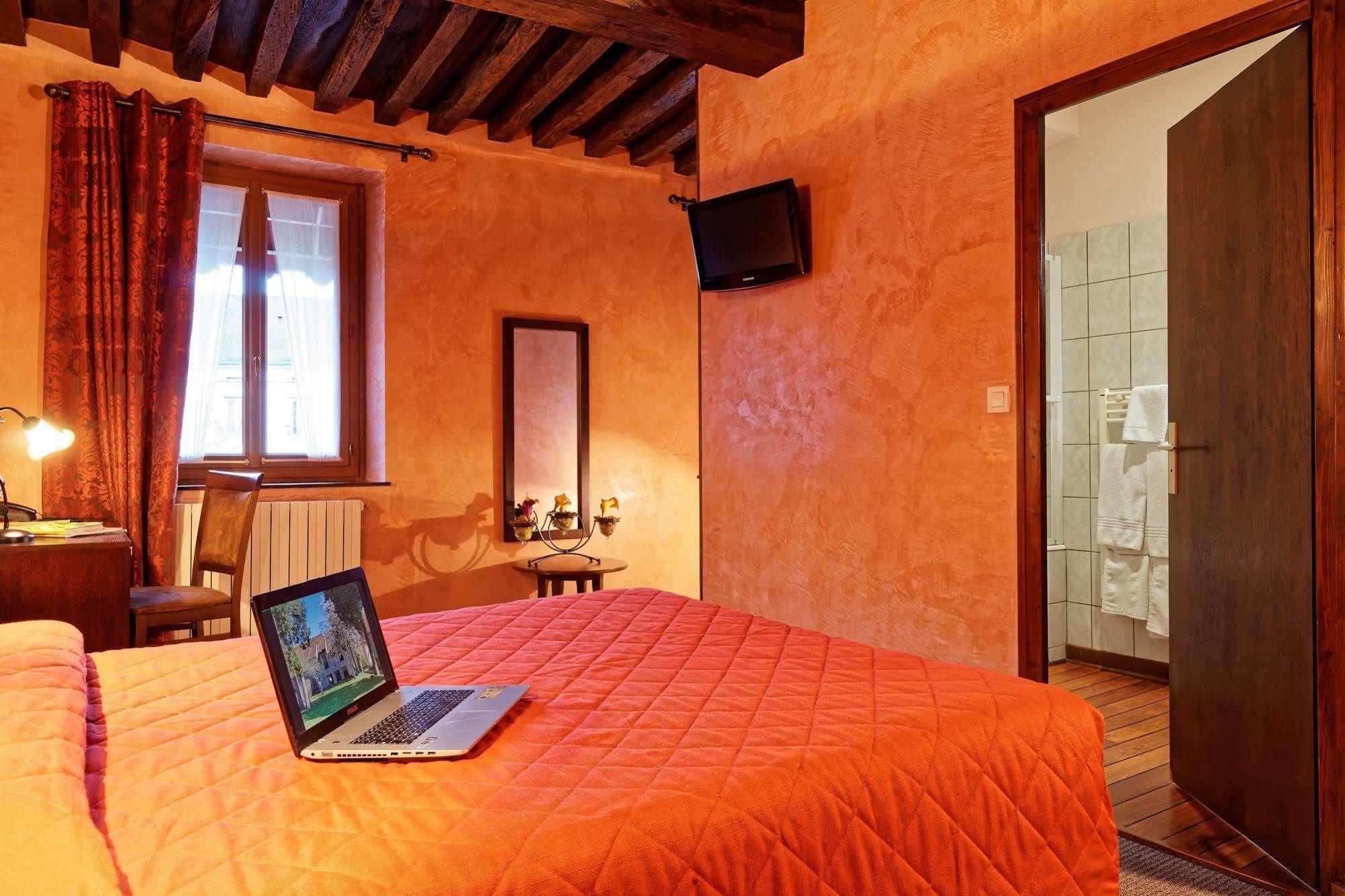 Logis Des Trois Maures Hotel Couches Екстериор снимка